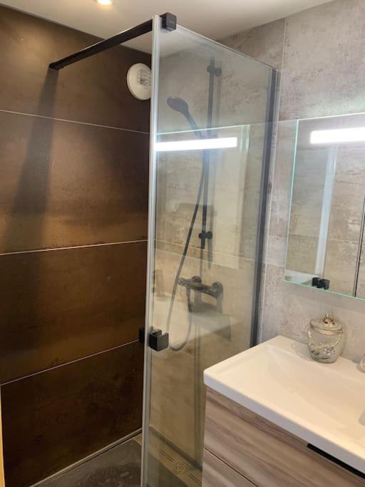 Le Sarana : 75M2, Calme, Belle Vue Avec Terrasse. Διαμέρισμα Λε Ντεζ Αλπ Εξωτερικό φωτογραφία